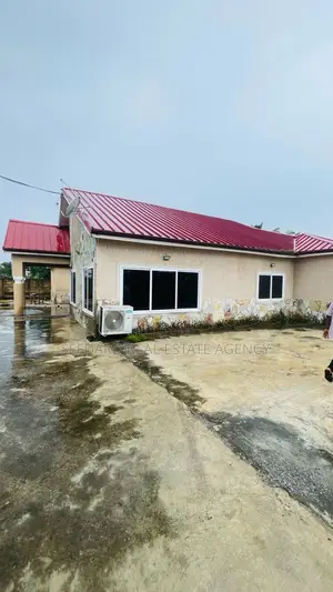 4bdrm House in Sefdard Properties, Amasaman for sale