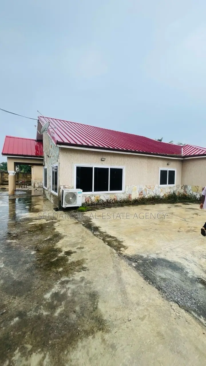 4bdrm House in Sefdard Properties, Amasaman for sale