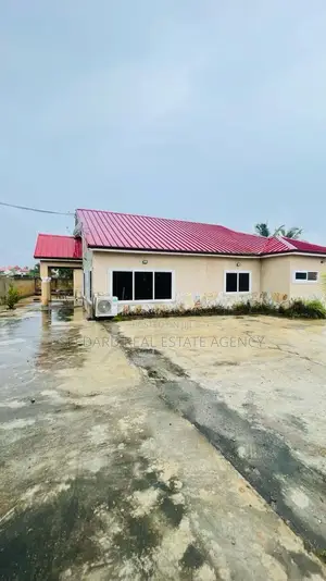 4bdrm House in Sefdard Properties, Amasaman for sale