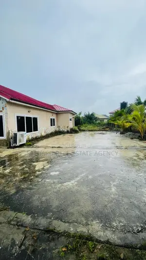 4bdrm House in Sefdard Properties, Amasaman for sale