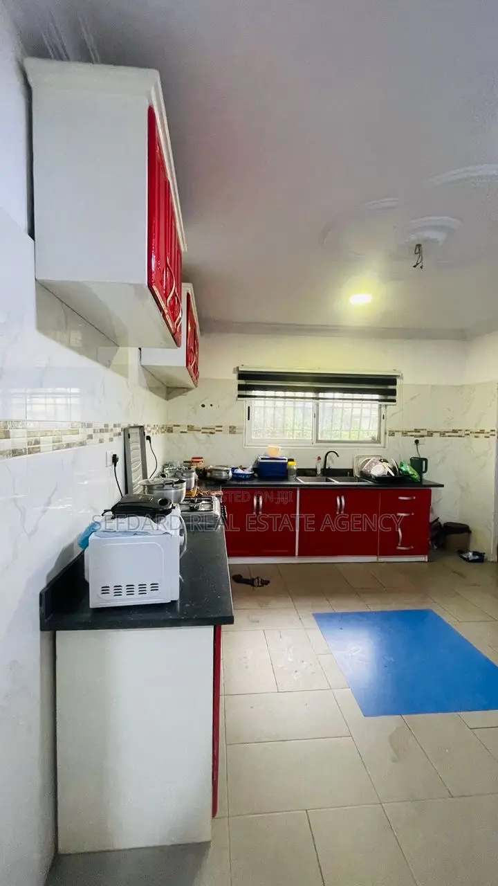 4bdrm House in Sefdard Properties, Amasaman for sale