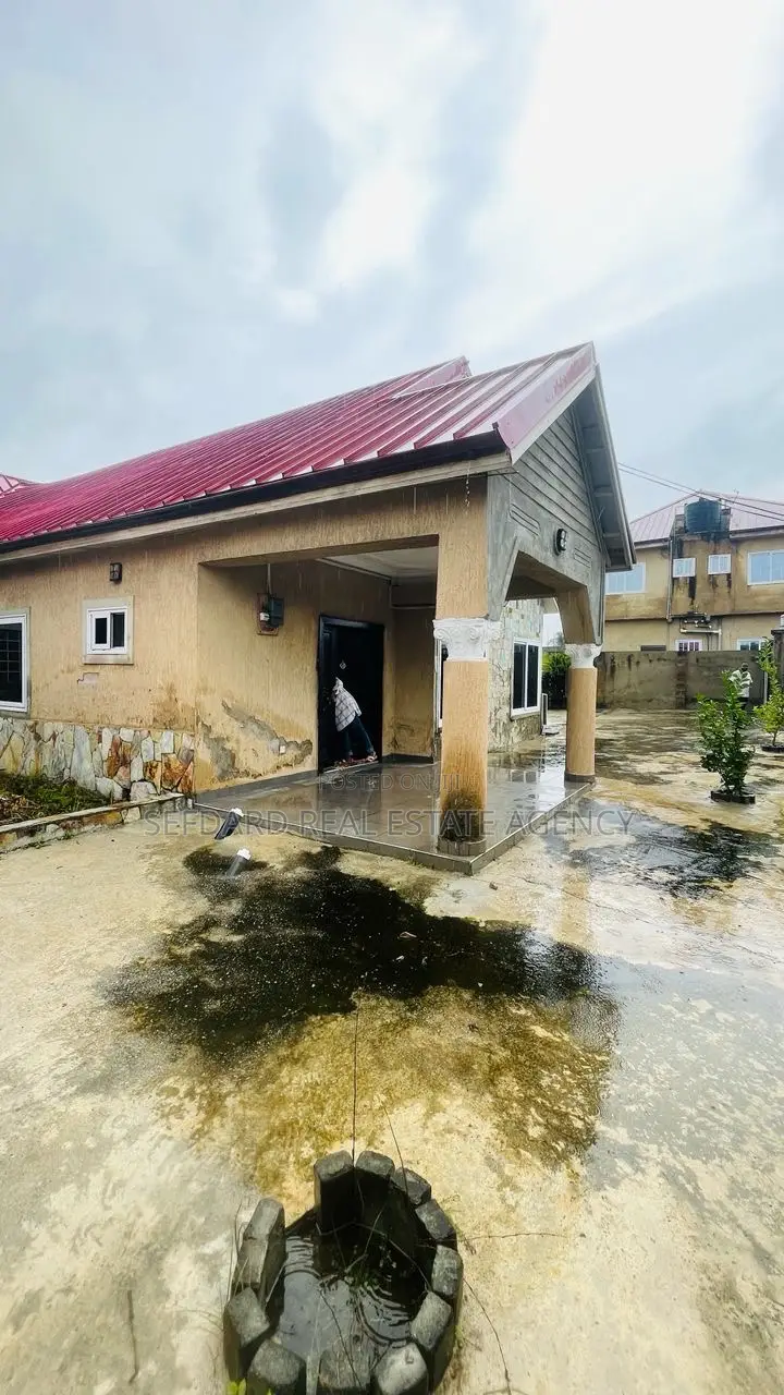 4bdrm House in Sefdard Properties, Amasaman for sale