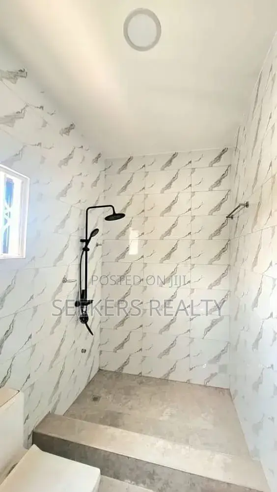 3bdrm House in Seekers Realty, Baatsona Total for sale