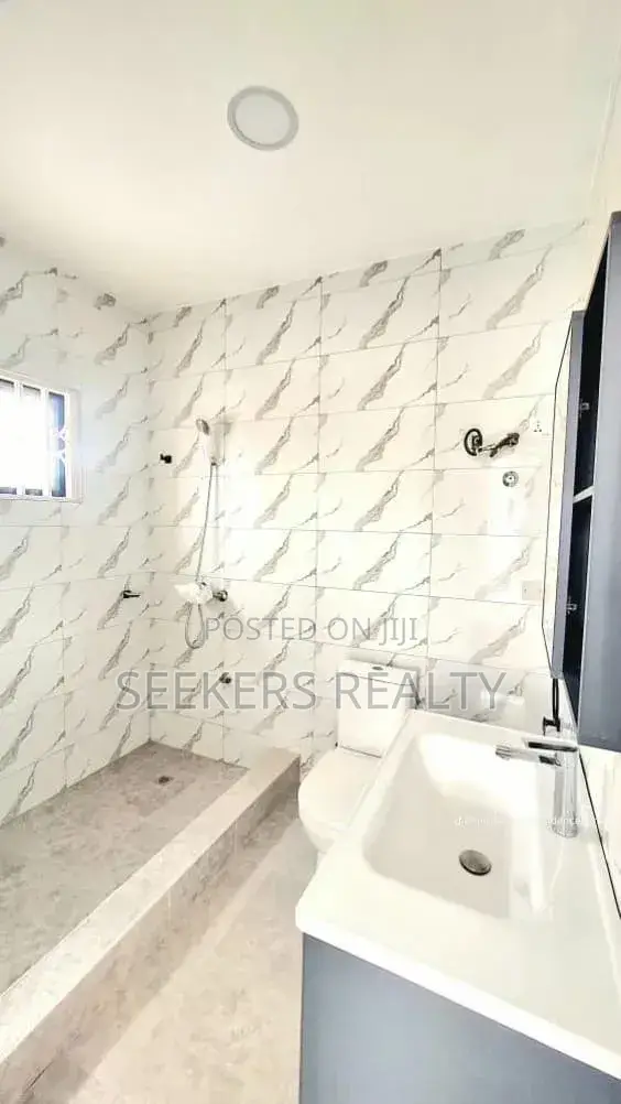 3bdrm House in Seekers Realty, Baatsona Total for sale