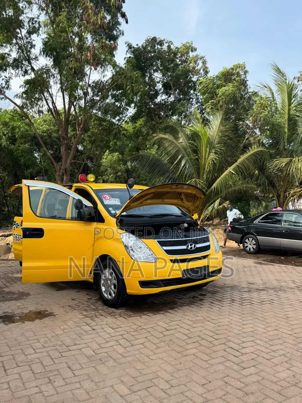 New Hyundai Starex 2011 Yellow