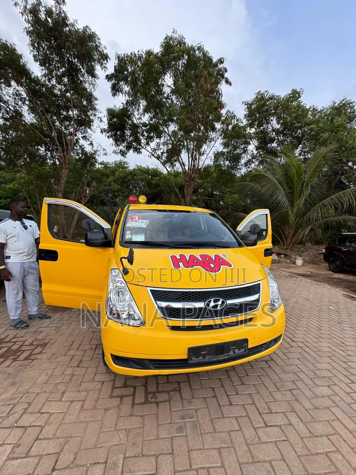 New Hyundai Starex 2011 Yellow