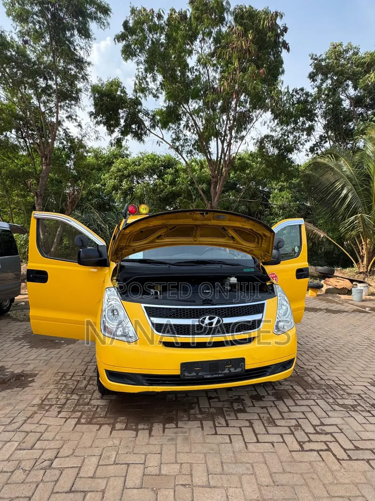 New Hyundai Starex 2011 Yellow