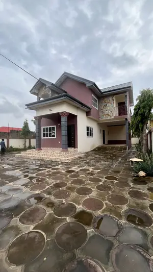 4bdrm Duplex in Paradise Court, Tema Metropolitan for rent