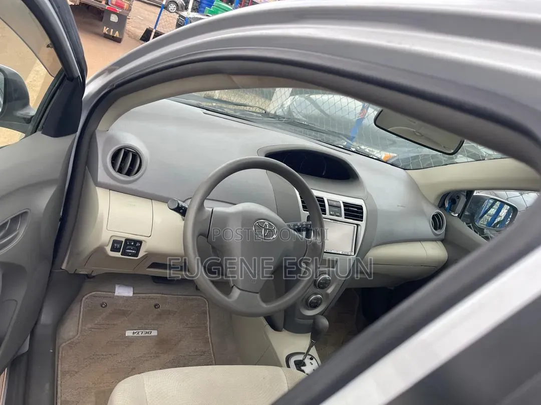 Toyota Belta 2012 Silver