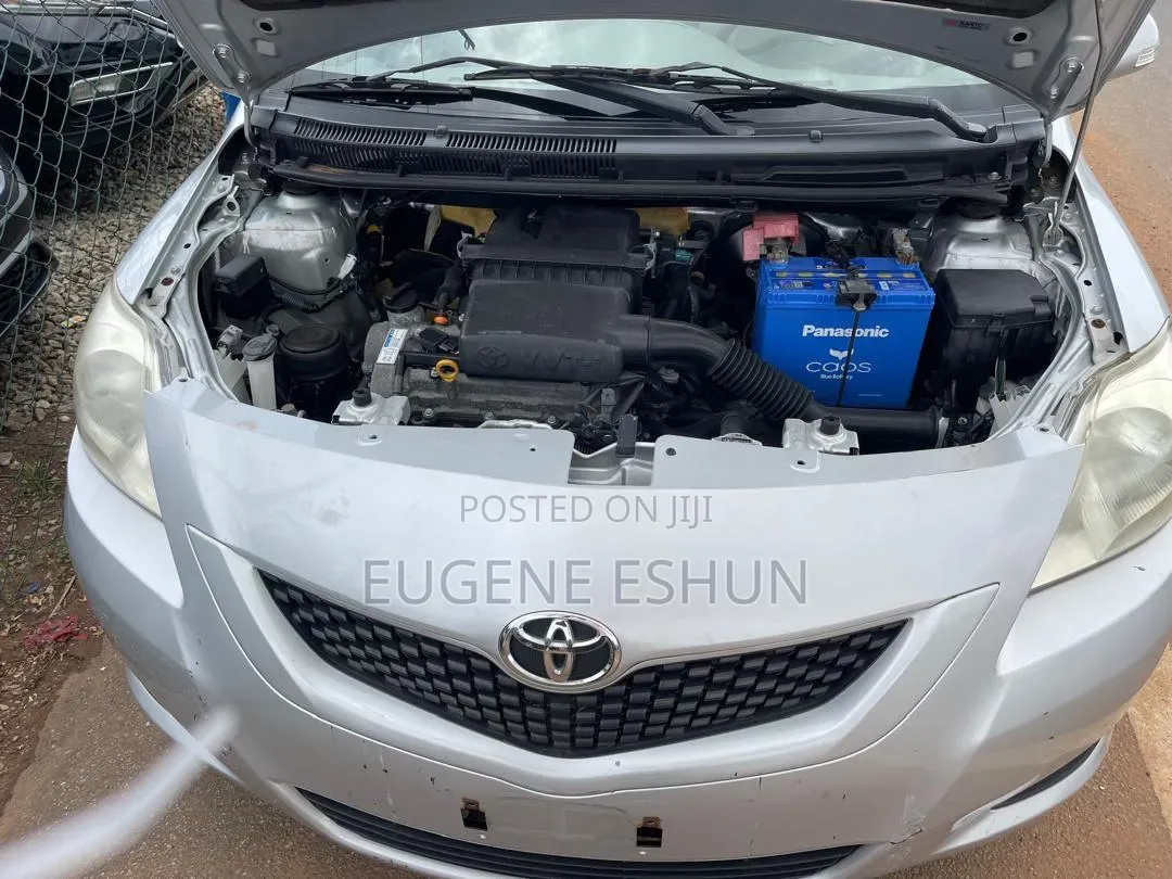 Toyota Belta 2012 Silver