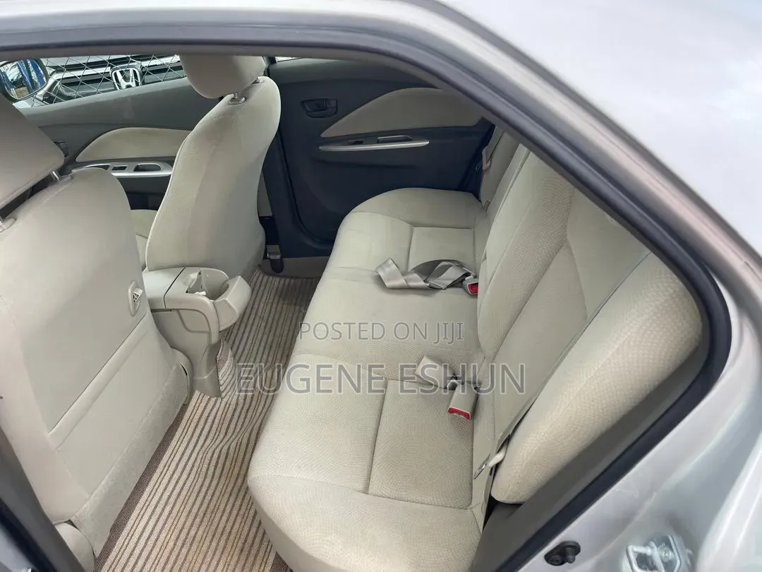 Toyota Belta 2012 Silver