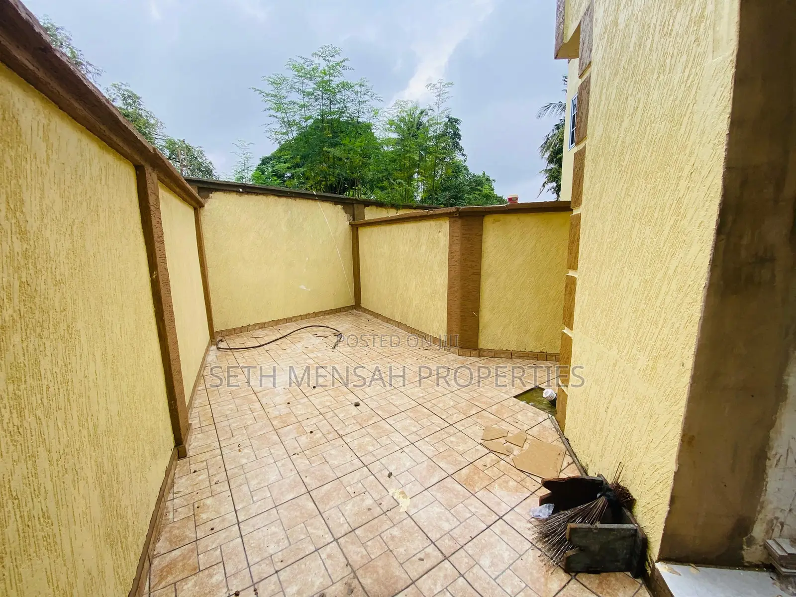 4bdrm House in 4 Bedroom House For, Abeka for rent
