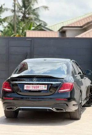 Mercedes-Benz E300 4Matic AWD Sedan (2.0L 4cyl 9A) 2017 Black
