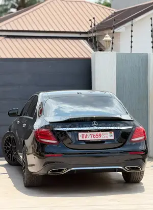 Mercedes-Benz E300 4Matic AWD Sedan (2.0L 4cyl 9A) 2017 Black