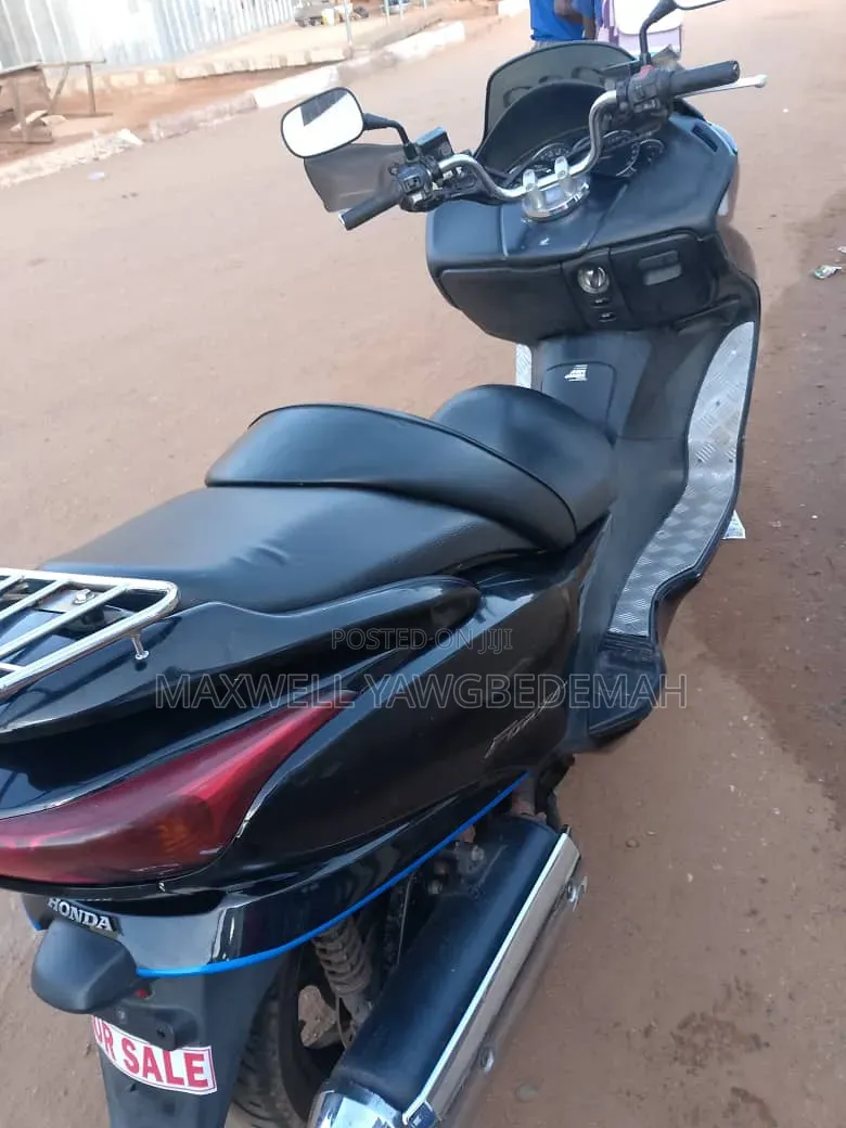 Honda 2010 Black