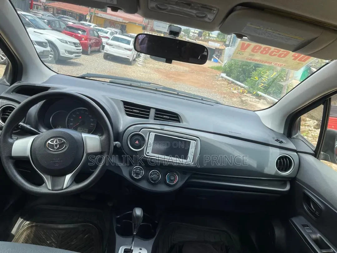Toyota Vitz 1.3 AWD 3dr 2015