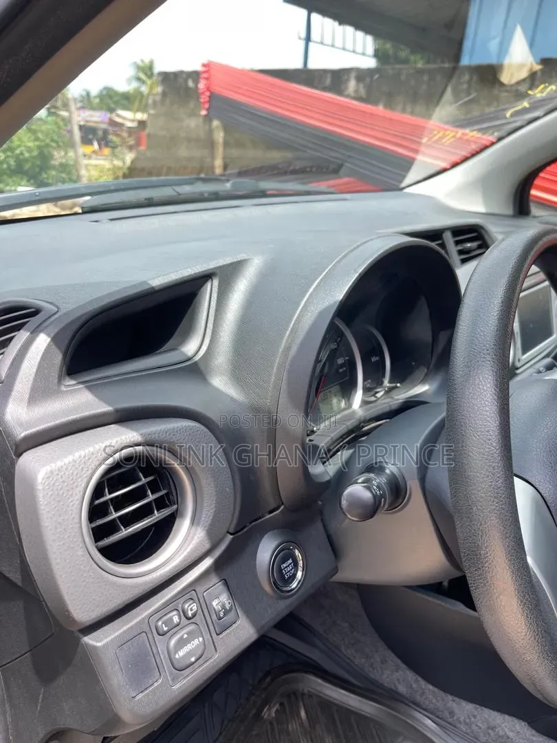 Toyota Vitz 1.3 AWD 3dr 2015