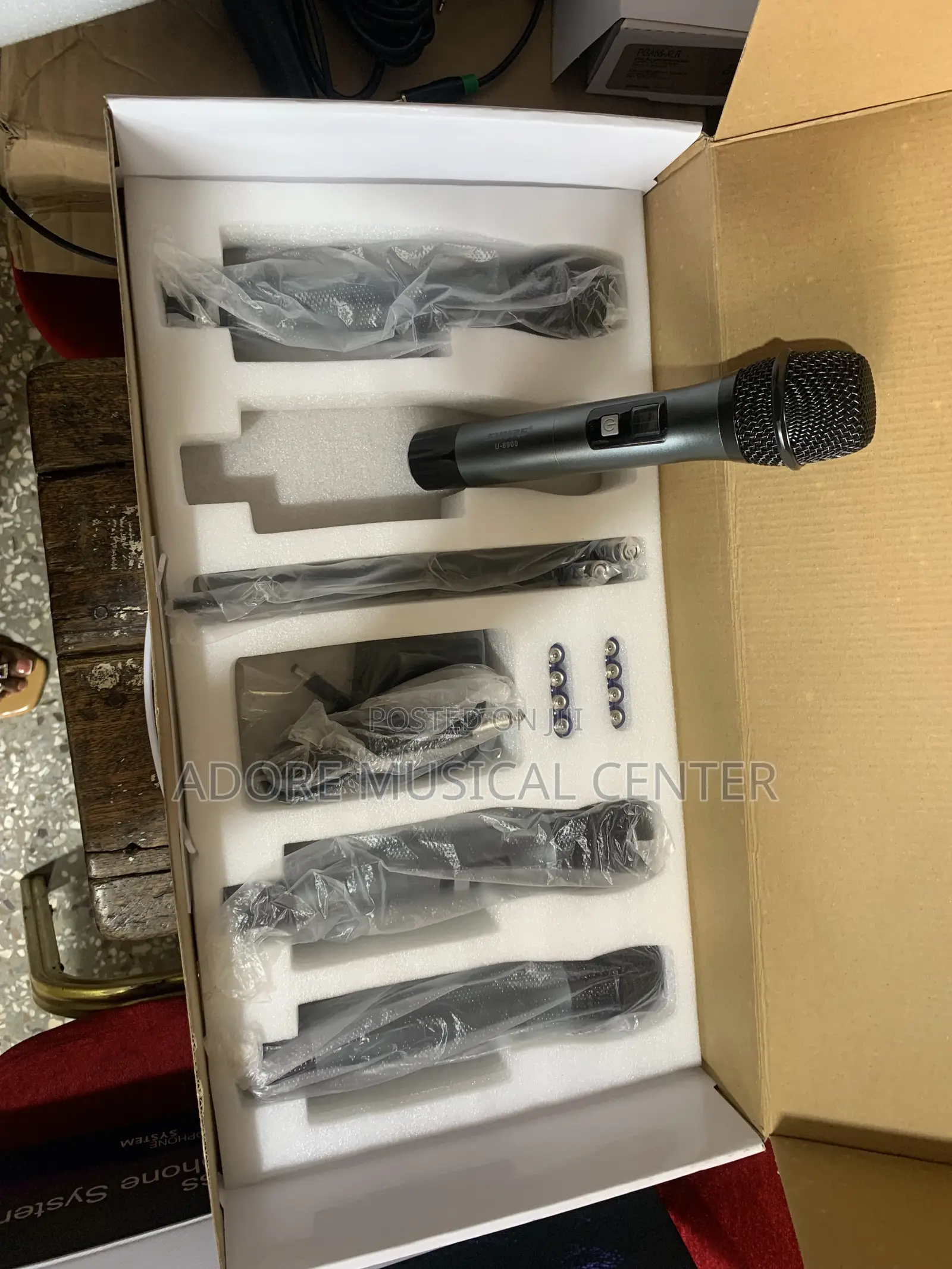 Shure U-8900 Professional Wireless Microphone 4in1