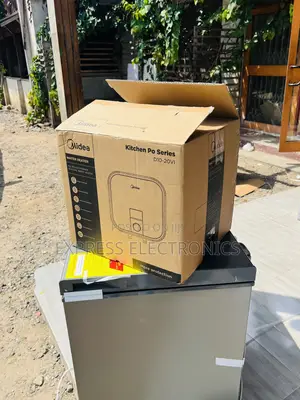 Zealous Sleek White Water Heater Midea 10l With