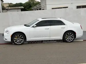 Chrysler 300C Base AWD 2016 Off white