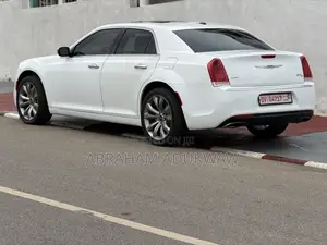 Chrysler 300C Base AWD 2016 Off white