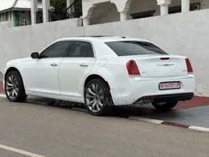 Chrysler 300C Base AWD 2016 Off white