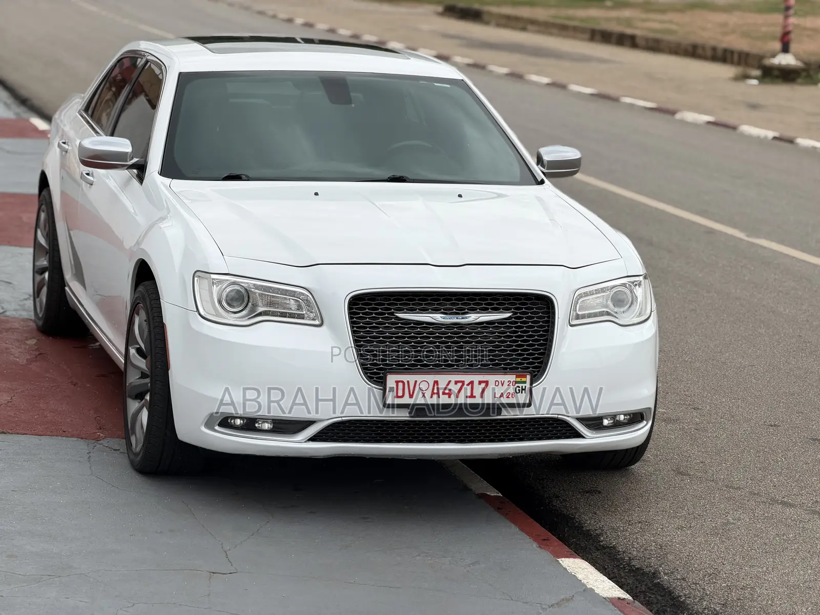 Chrysler 300C Base AWD 2016 Off white