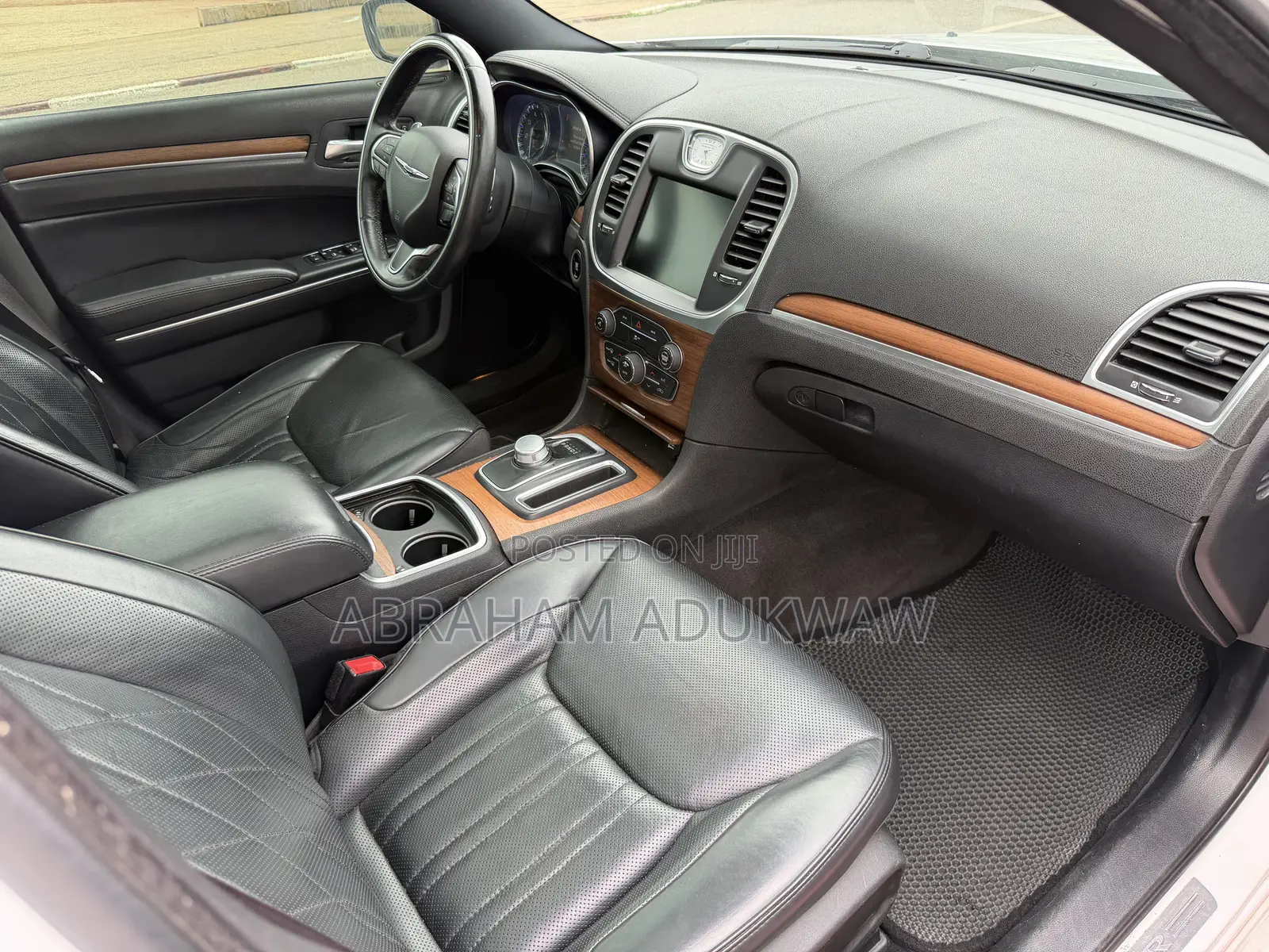 Chrysler 300C Base AWD 2016 Off white