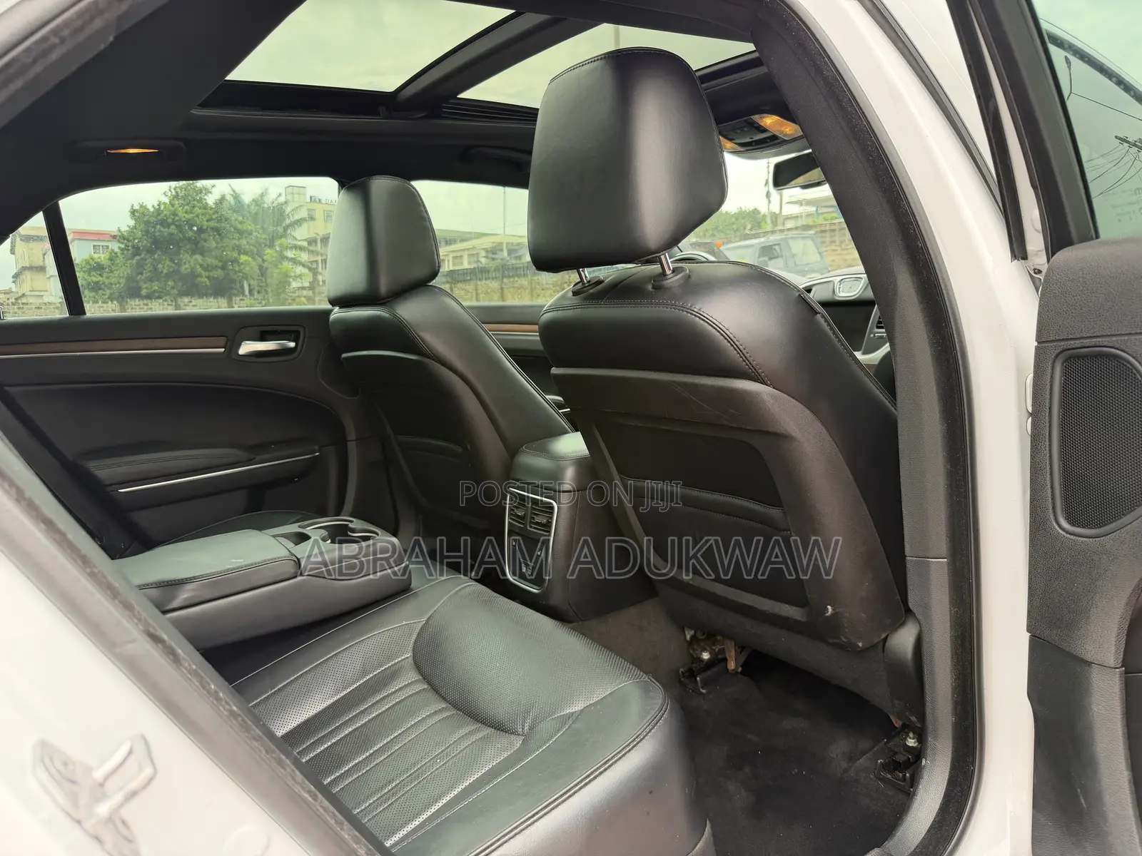 Chrysler 300C Base AWD 2016 Off white