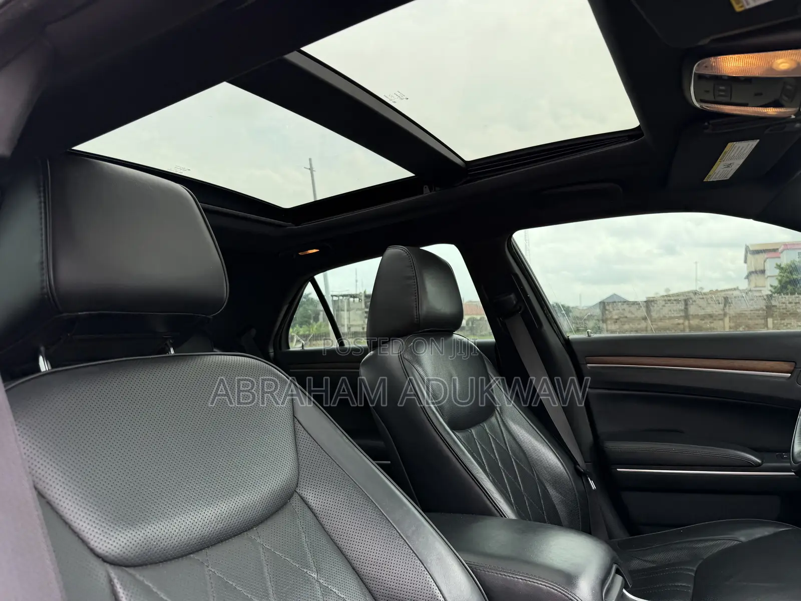Chrysler 300C Base AWD 2016 Off white
