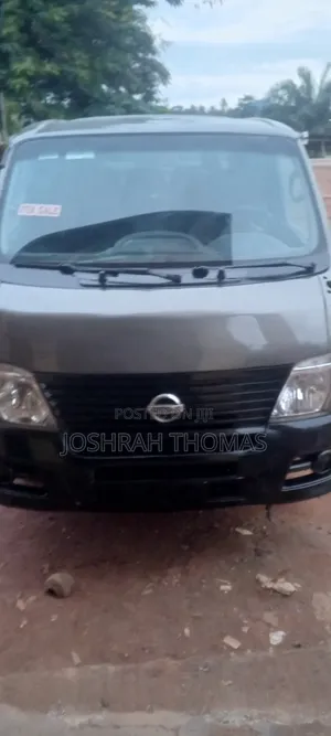 Nissan Caravan (Urvan) 1988 Silver