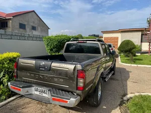 Nissan Frontier SE-V6 4x4 Long Bed Crew Cab 131 in. WB 2002 Brown