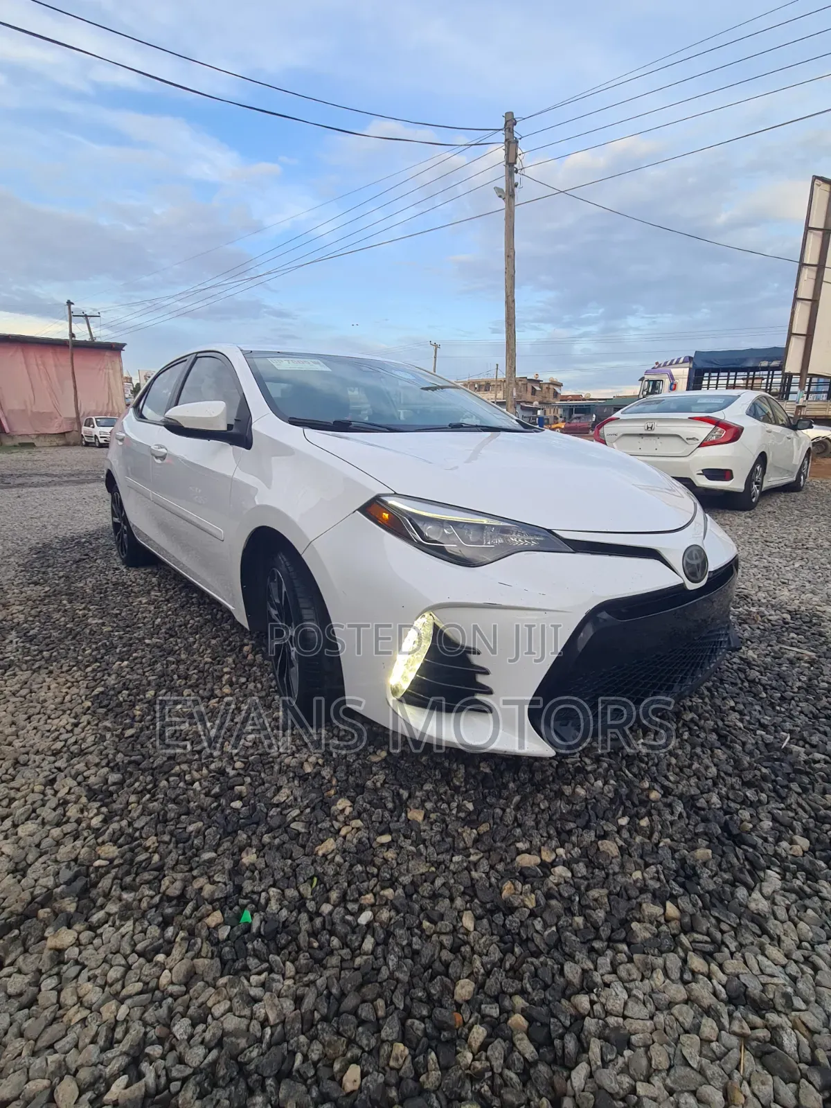 Toyota Corolla SE (1.8L 4cyl 6M) 2018 White