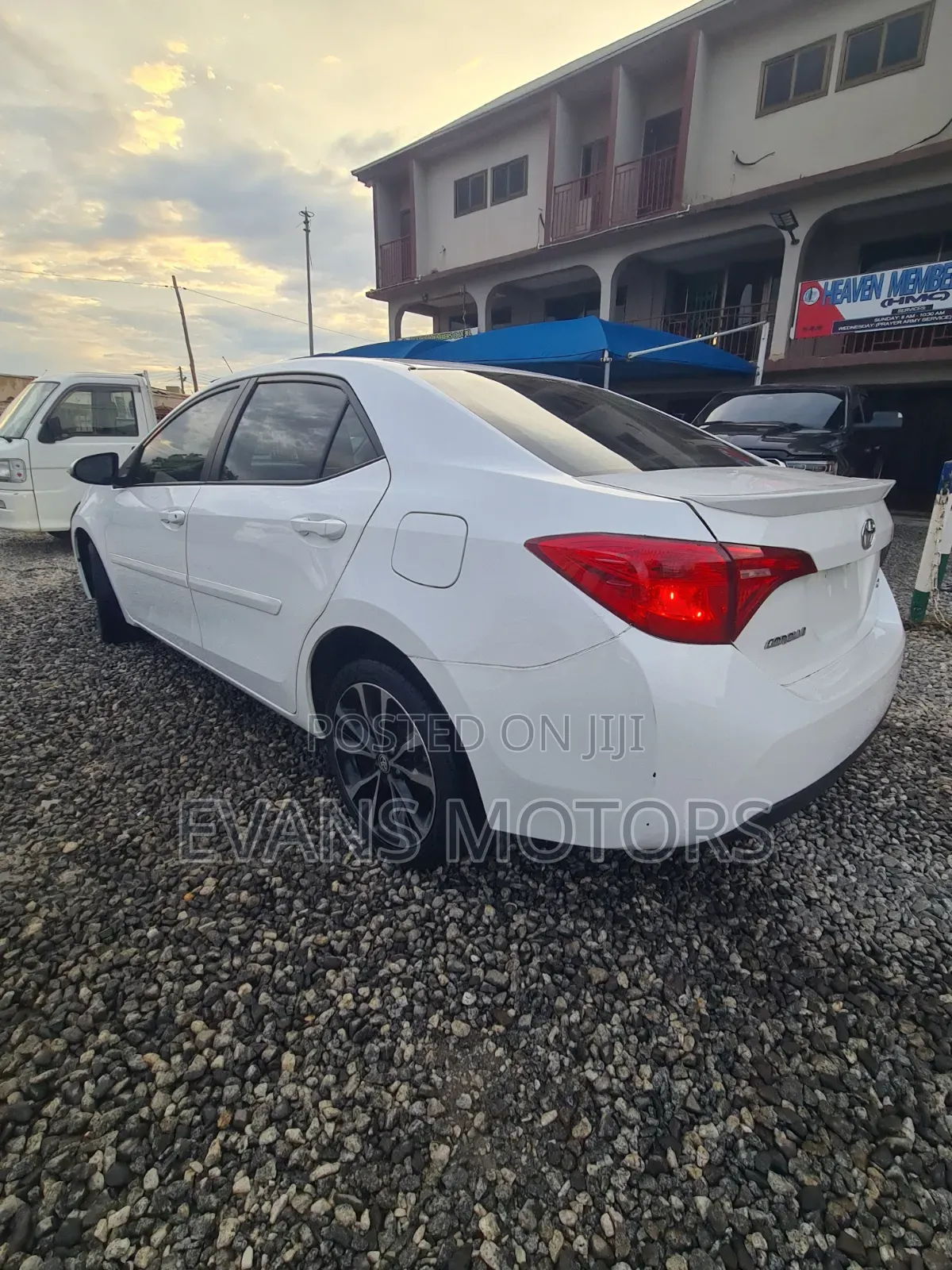 Toyota Corolla SE (1.8L 4cyl 6M) 2018 White