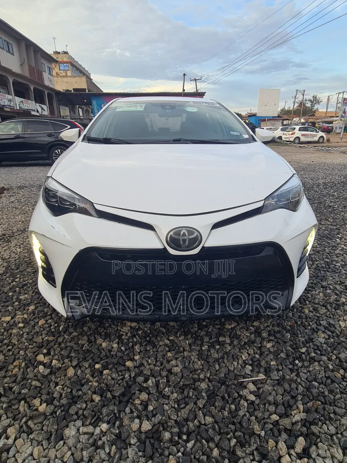 Toyota Corolla SE (1.8L 4cyl 6M) 2018 White