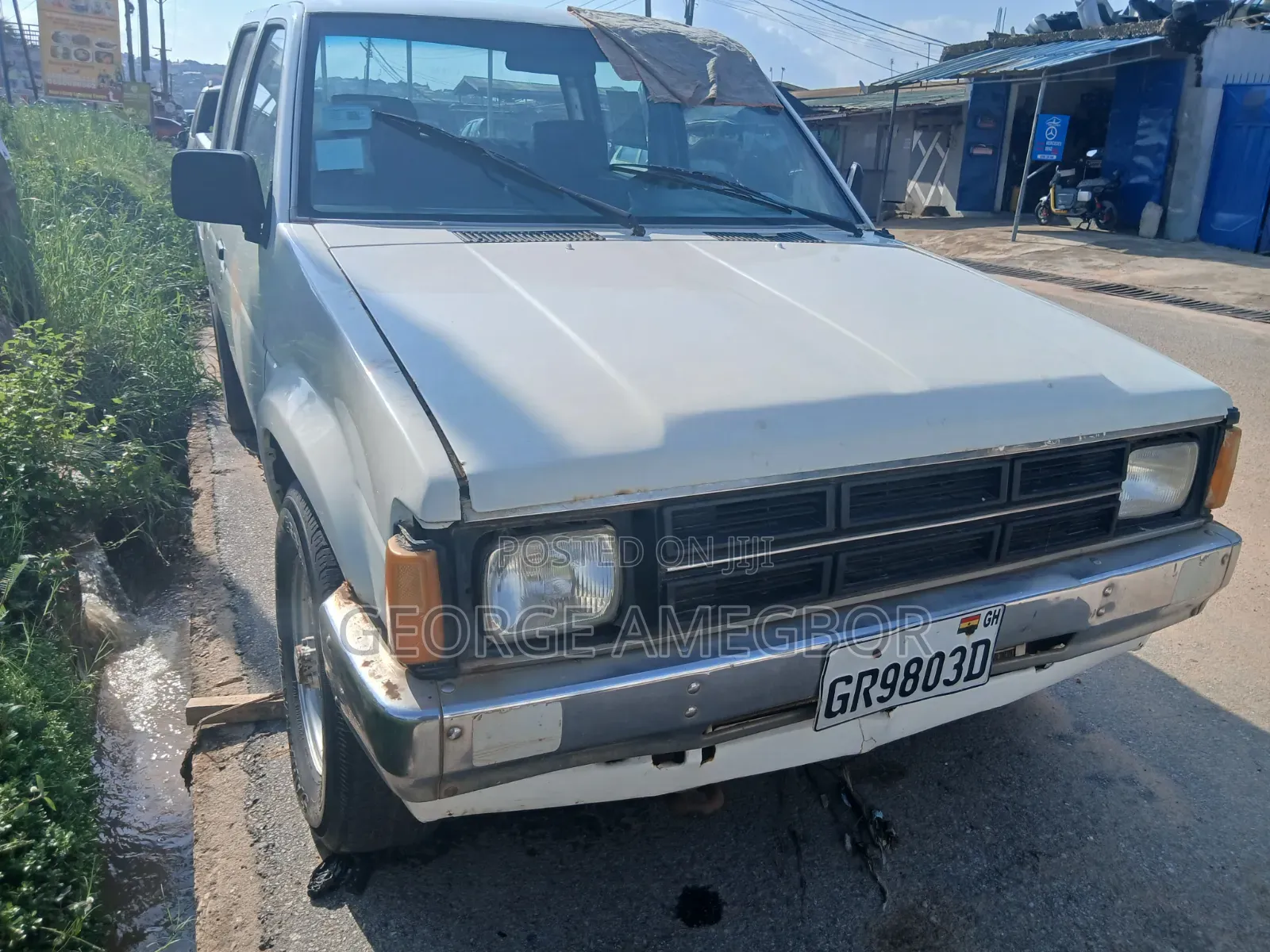 Nissan Hardbody 1989 White