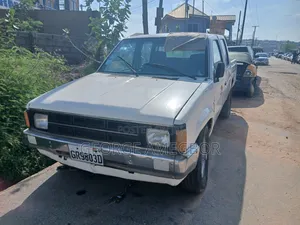Nissan Hardbody 1989 White