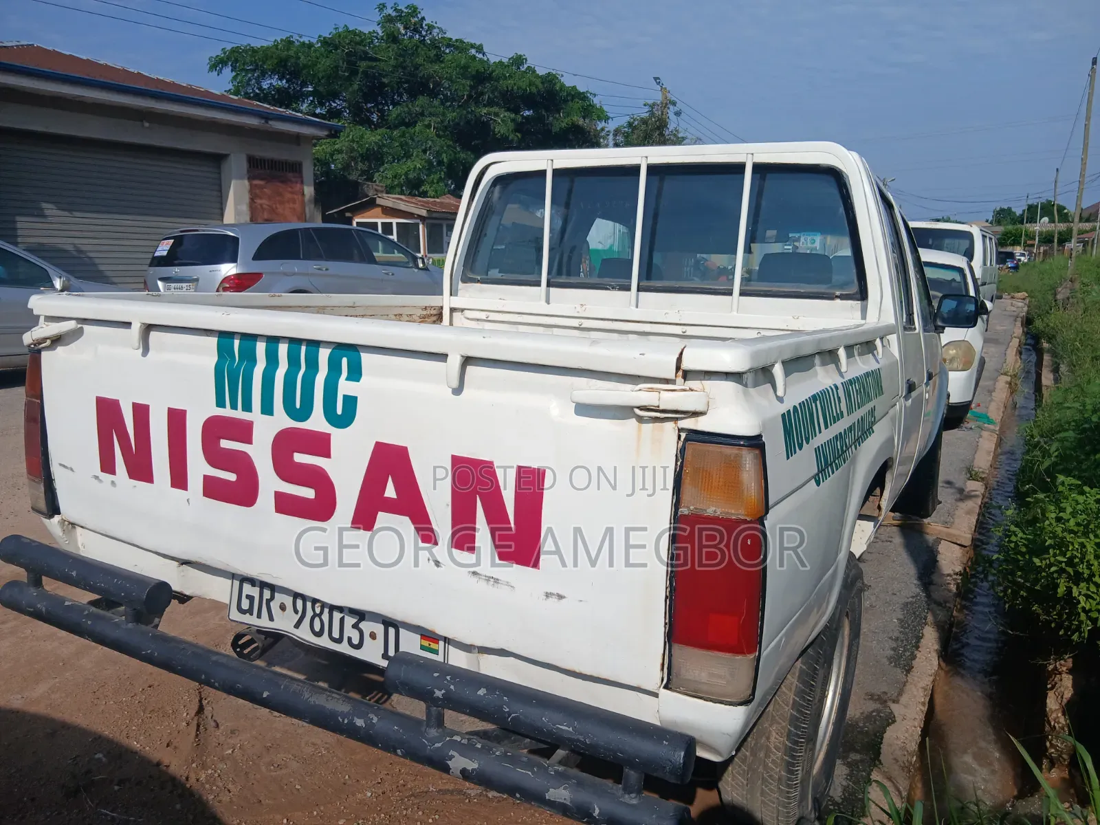 Nissan Hardbody 1989 White