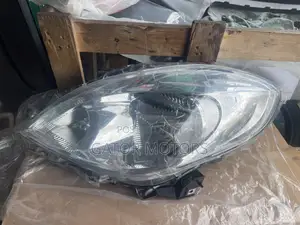 Nissan Versa Sunny Almera 2012 2013 2014 Headlight (Pair)