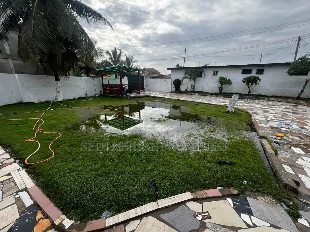 4bdrm House in 4 Bedroom House For, Teshie-Nungua Estates for sale