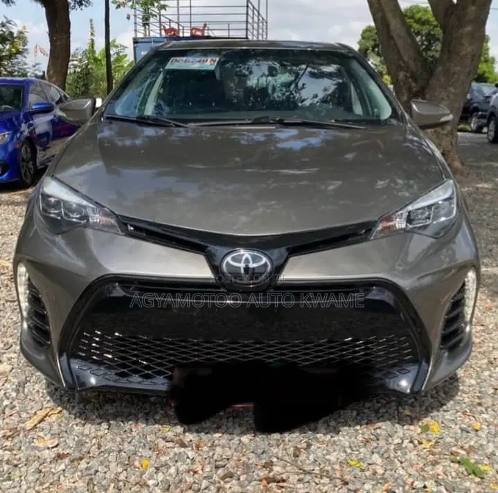 Toyota Corolla SE (1.8L 4cyl 6M) 2018 Brown
