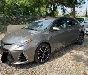 Toyota Corolla SE (1.8L 4cyl 6M) 2018 Brown
