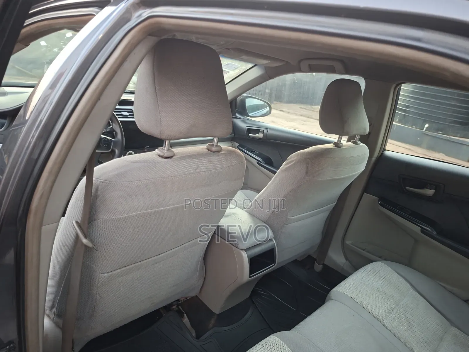 Toyota Camry LE 4dr Sedan (2.5L 4cyl 6A) 2012