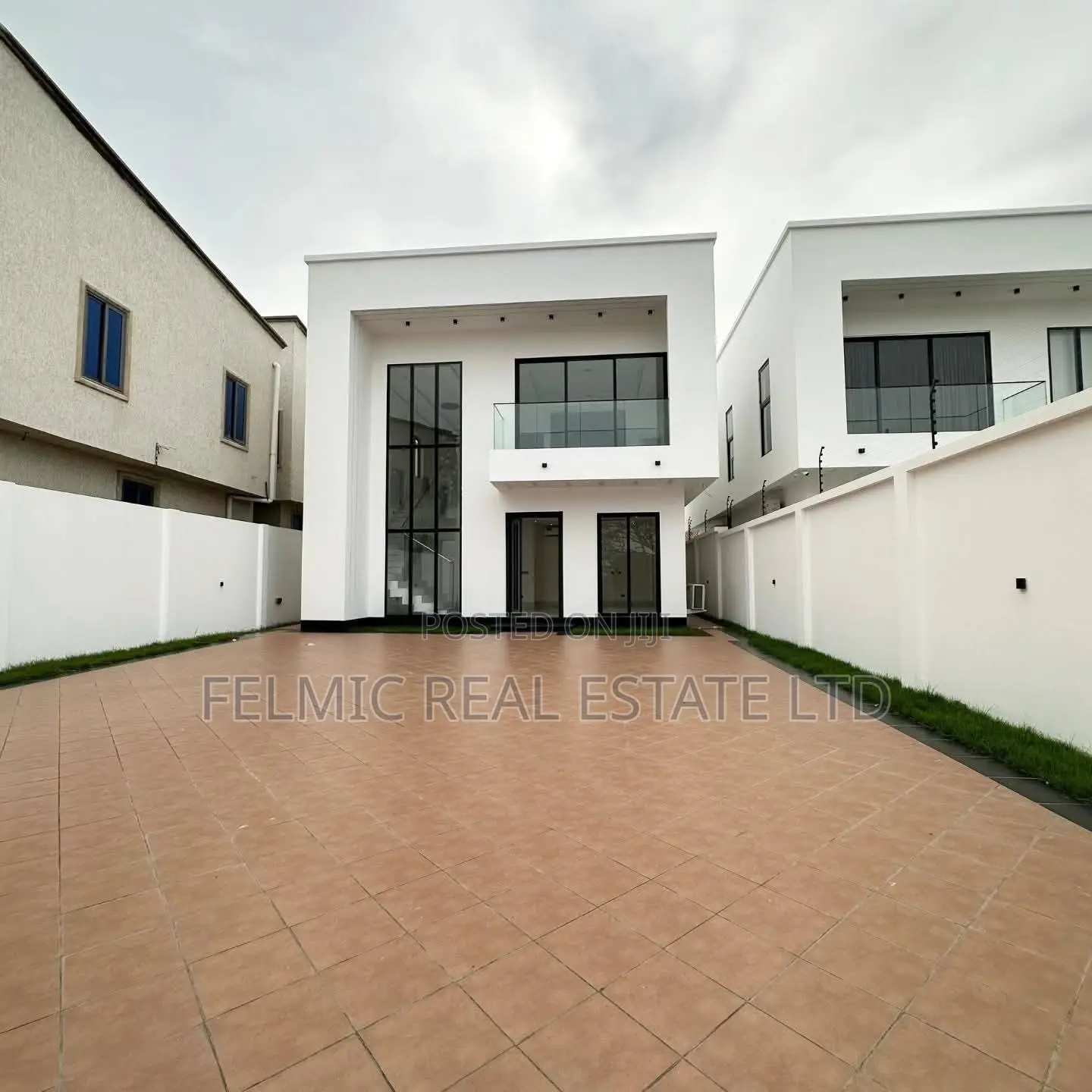 4bdrm Duplex in Felmic Real Estate, Coca Cola for sale