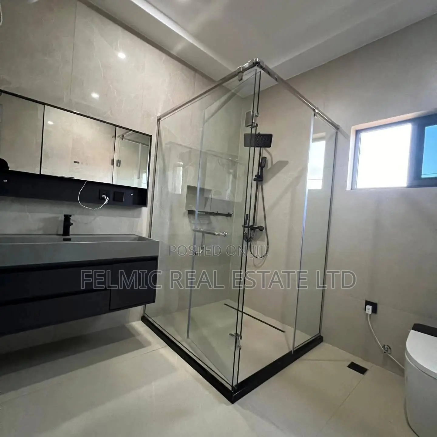 4bdrm Duplex in Felmic Real Estate, Coca Cola for sale