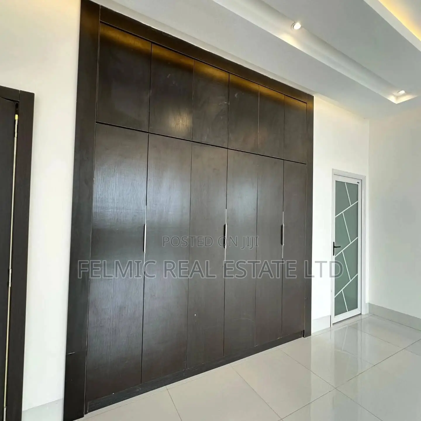 4bdrm Duplex in Felmic Real Estate, Coca Cola for sale