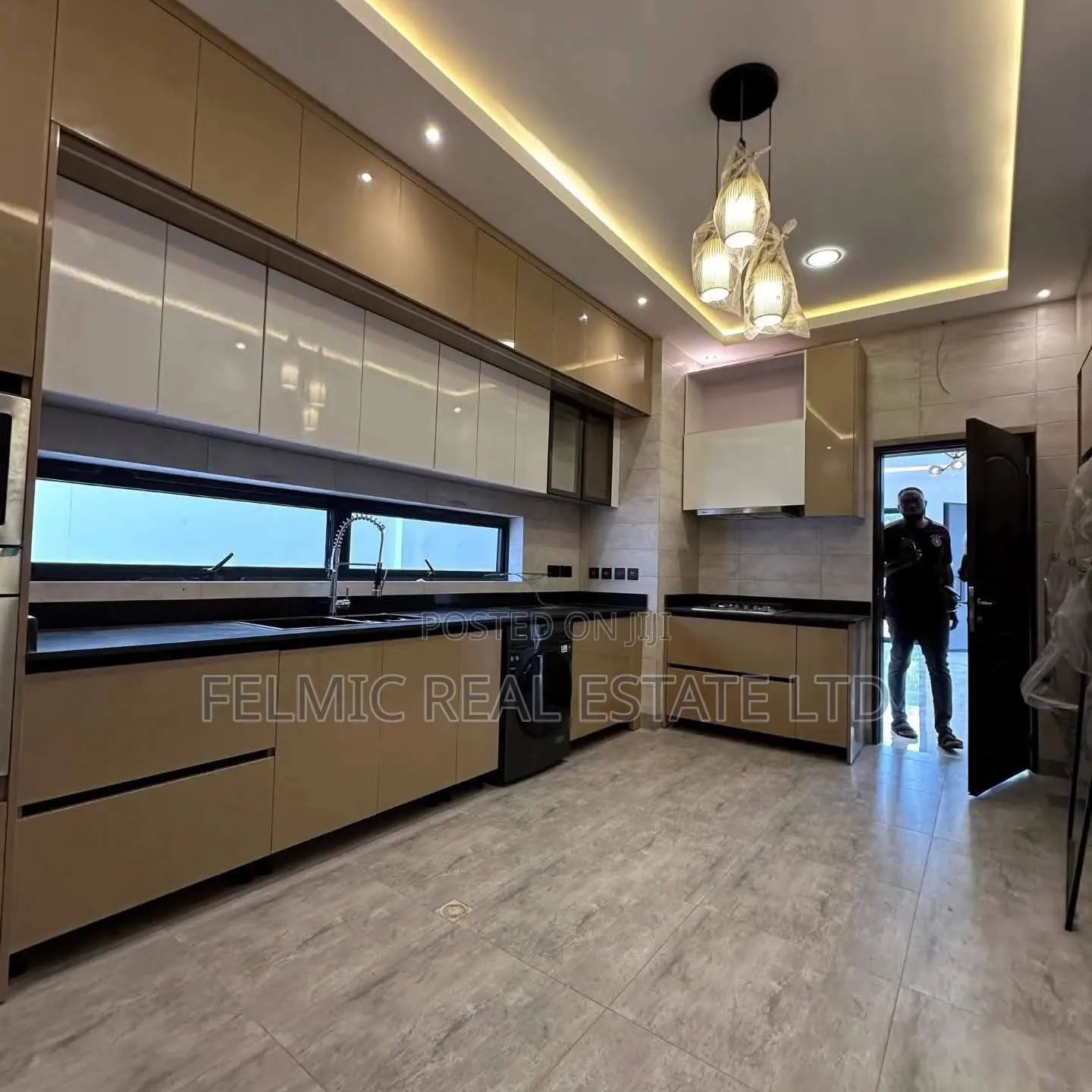 4bdrm Duplex in Felmic Real Estate, Coca Cola for sale