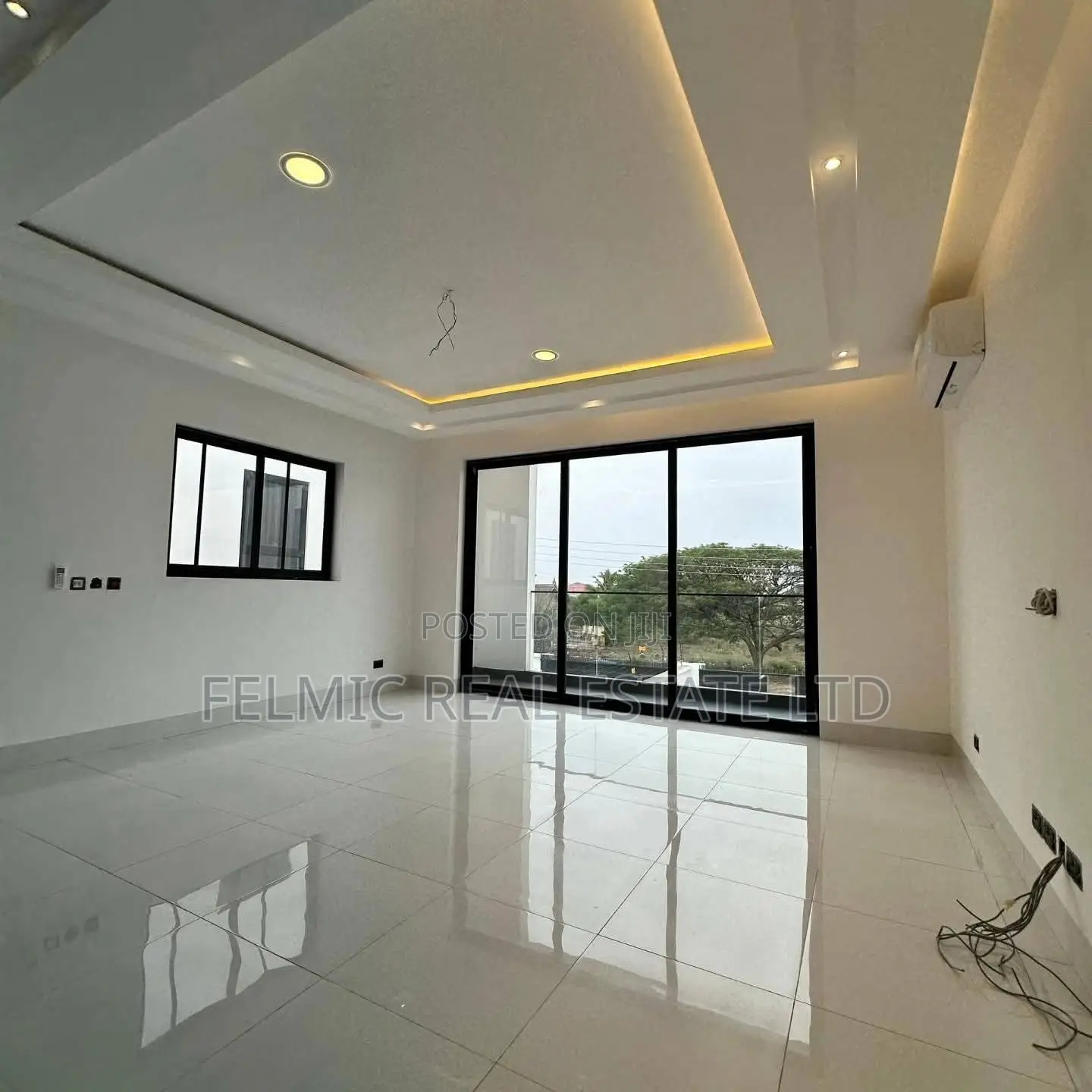 4bdrm Duplex in Felmic Real Estate, Coca Cola for sale