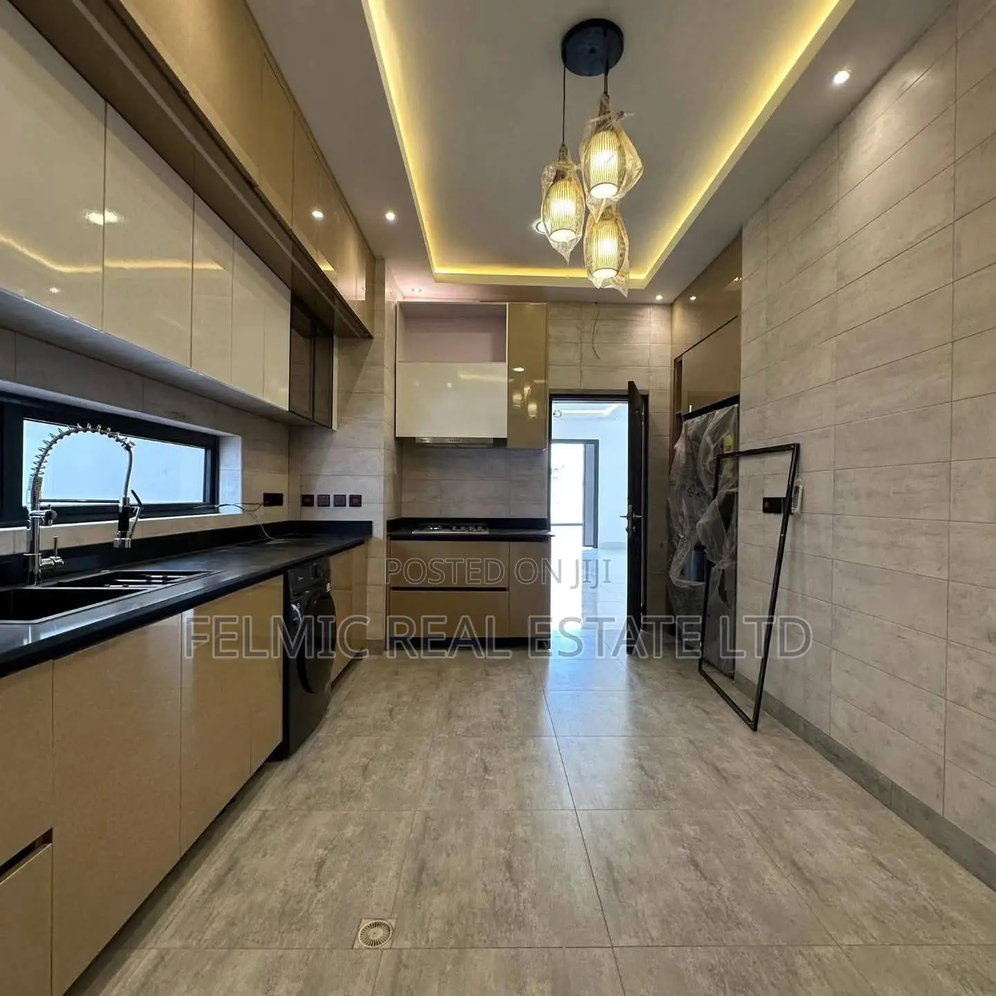 4bdrm Duplex in Felmic Real Estate, Coca Cola for sale