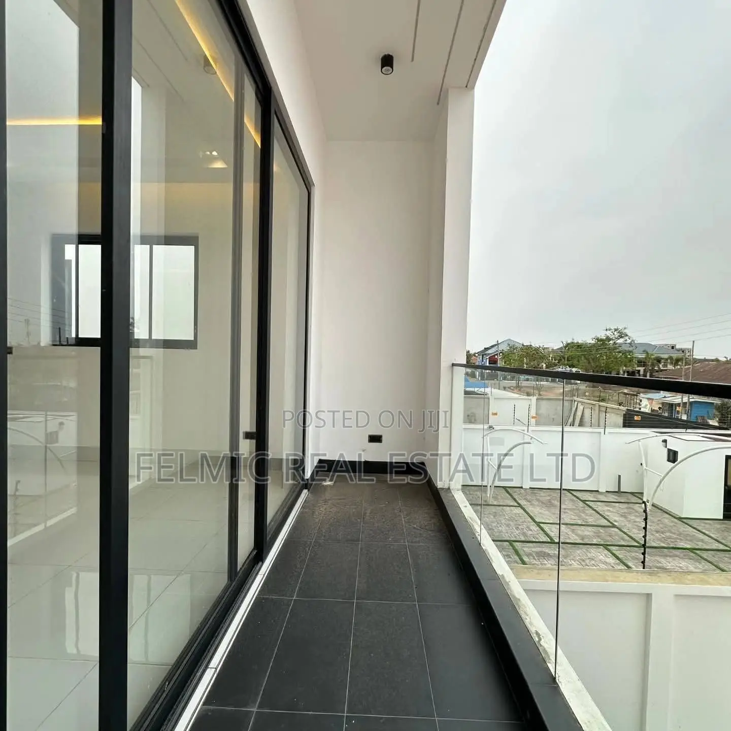 4bdrm Duplex in Felmic Real Estate, Coca Cola for sale